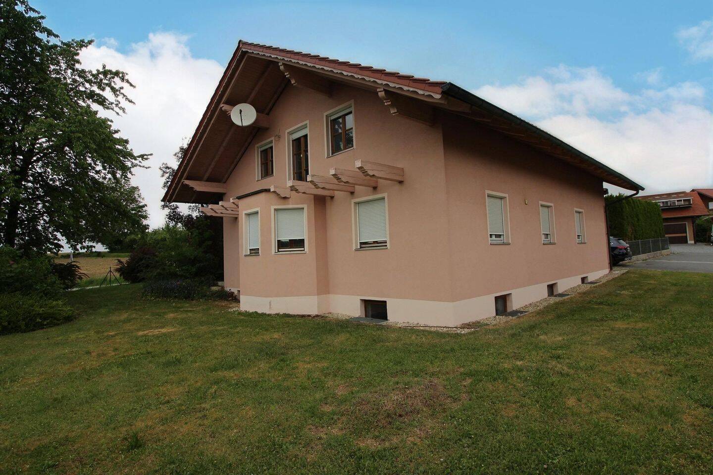 Charmantes Wohnhaus in schöner Lage von Winzer, 94577 Winzer