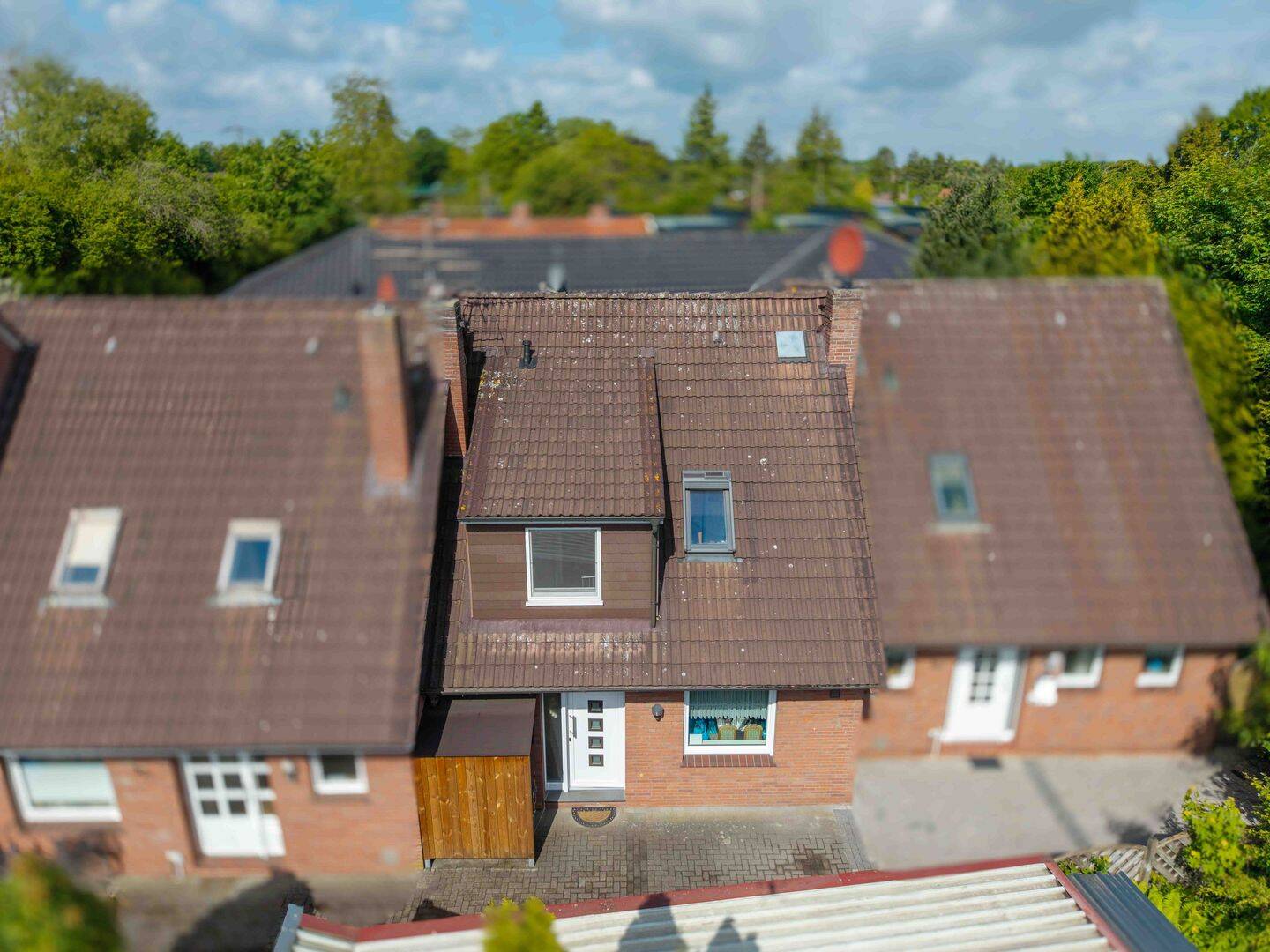 Wohnen nahe der Innenstadt: Teilsaniertes Reihenmittelhaus mit sonniger Terrasse in Südwestlage, 26789 Leer (Ostfriesland)