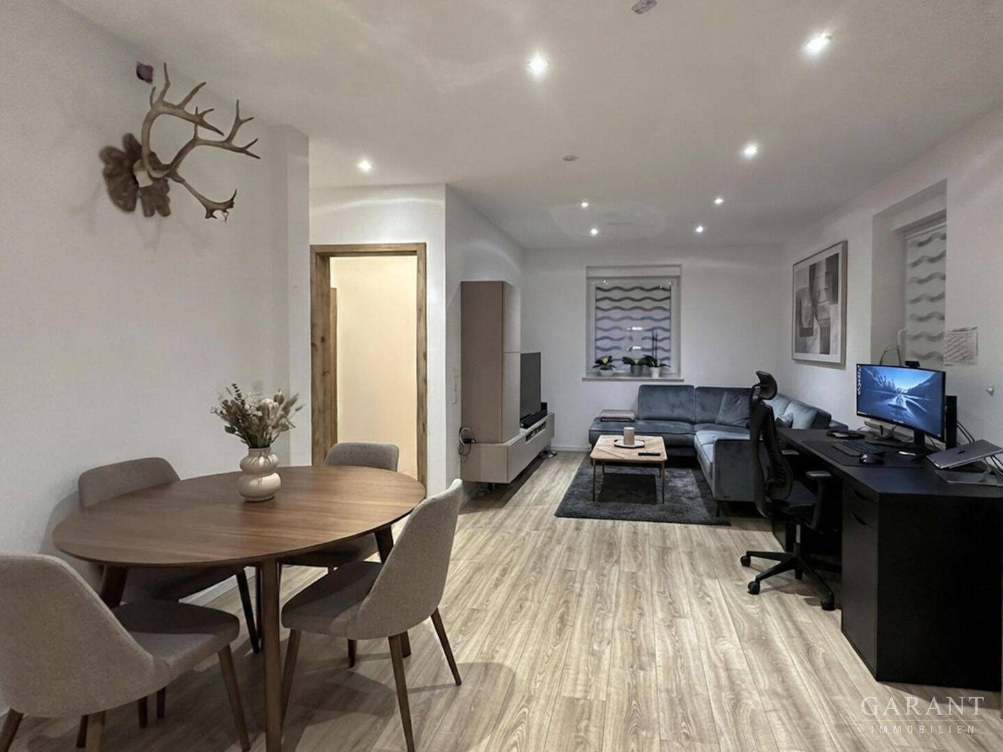 *** Neuwertige 3 Zimmerwohnung mit Balkon und Stellplatz im Herzen von Viernheim ***, 68519 Viernheim