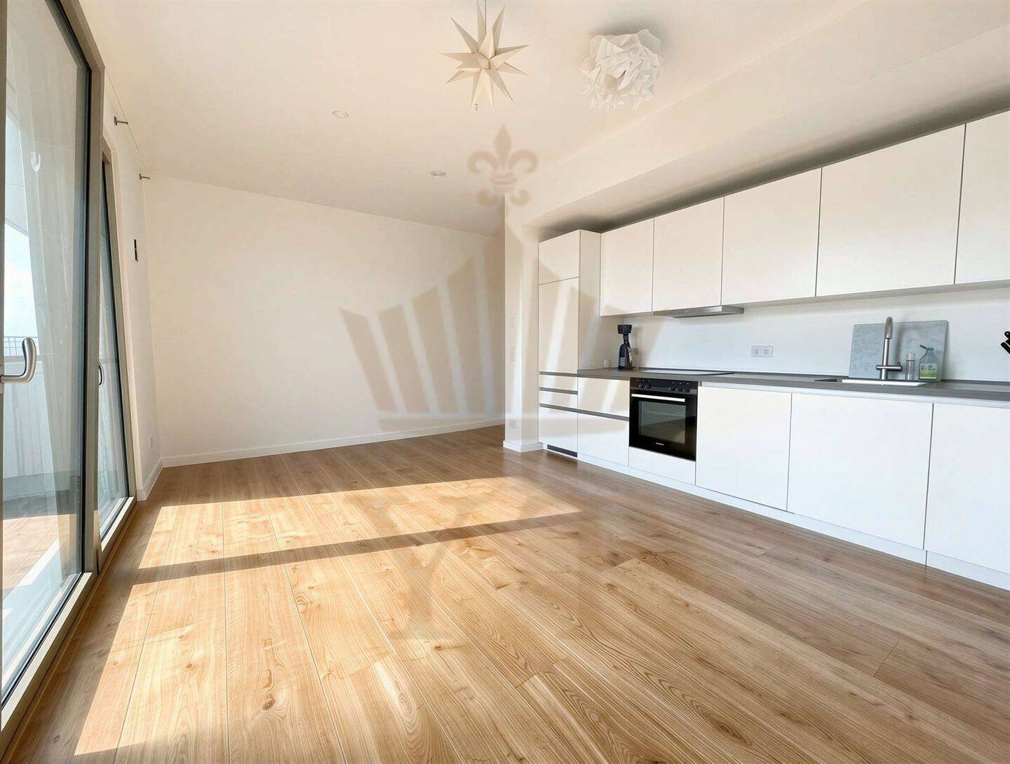 Lichtdurchflutetes 2-Zi Apartment | hochwertige Einbauküche | Balkon | in Berlin-Mitte Nordbahnhof, 10115 Berlin (Mitte Wedding)