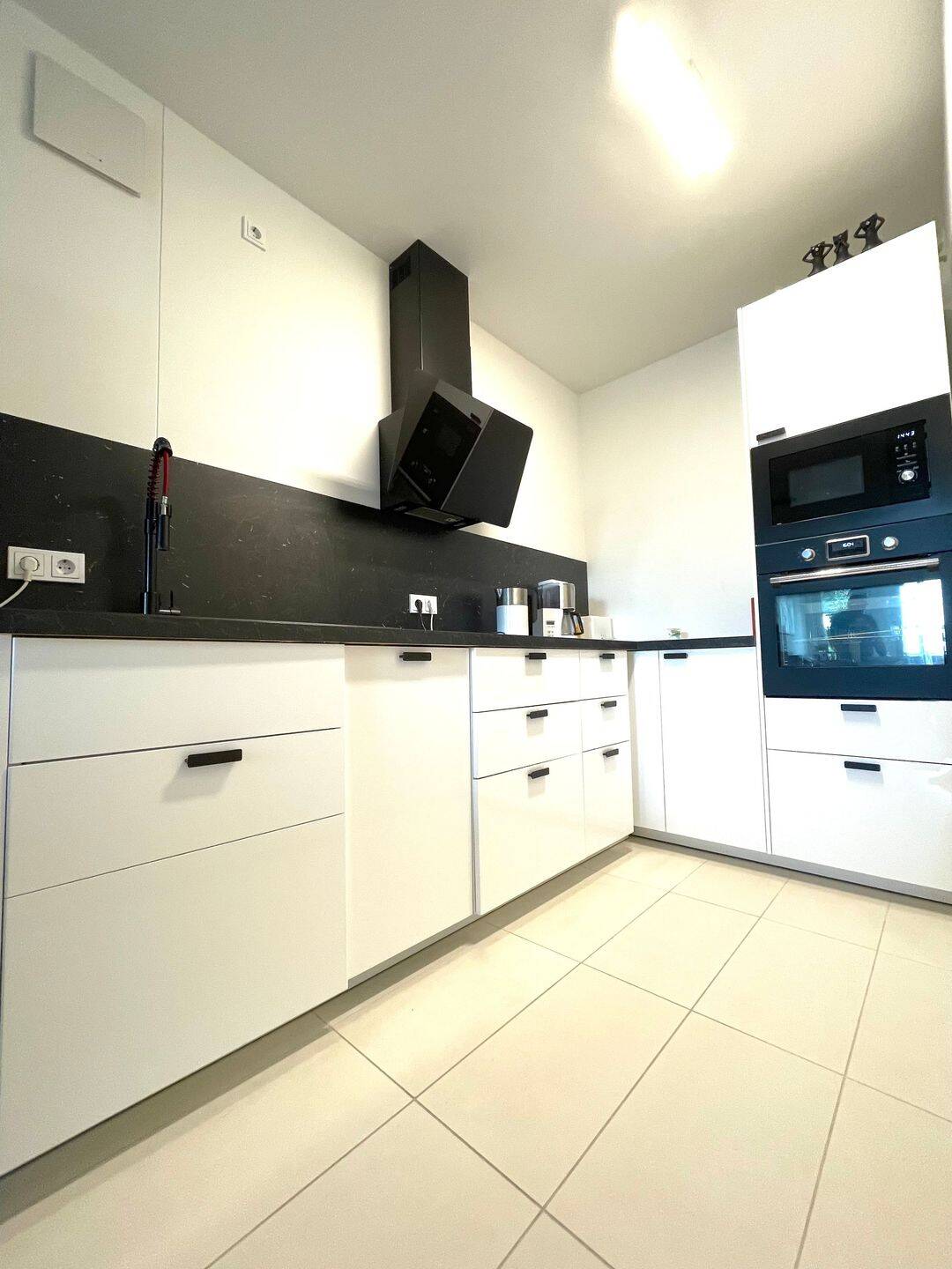 Hell, hübsch, modern,: 2 Zi. mit Balkon & Parkblick + Küche, 80999 München (Allach-Untermenzing)