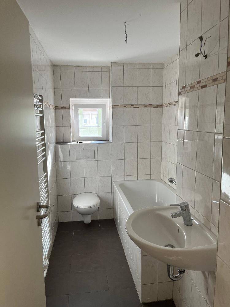 2 Raum Wohnung in ruhiger Lage 2.OG Rechts mit Balkon – 9599 Freiberg – Bild 1 von 7