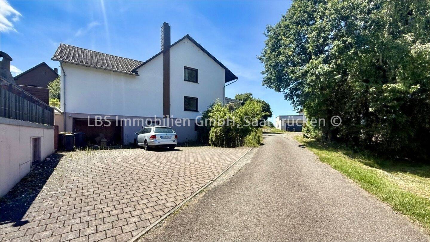 Großzügiges Einfamilienhaus in naturnaher Lage von Kirkel mit vielfältigem Gestaltungspotenzial, 66459 Kirkel