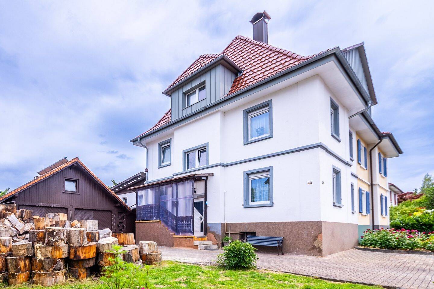Großes EFH-Stadthaus mit Einliegerwohnung und tollem Gartengrundstück, 77855 Achern