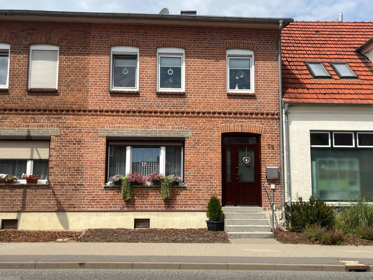 Gepflegtes Stadthaus mit Freisitz und Garten – Einbauküche – zwei Bäder – Kachelöfen….., 17154 Neukalen