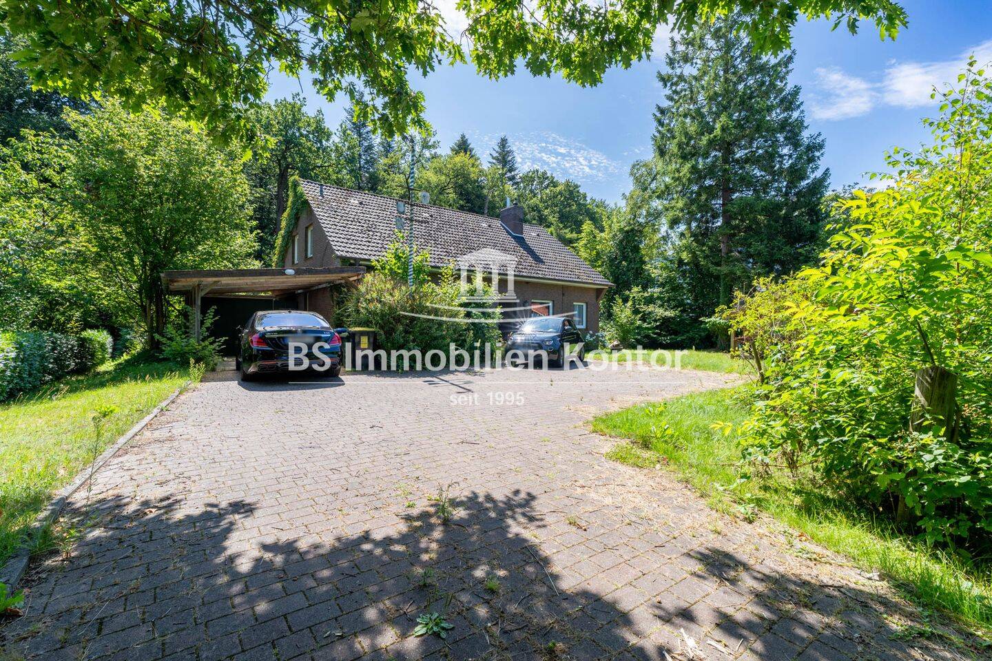 Aurich – Wohnen am Waldrand! Geräumiges Einfamilienhaus mit Garage, Carport, Garten und Terrasse in ruhiger Wohnlage!, 26607 Aurich