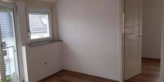 Schöne 3-Raum-DG-Wohnung in Stuttgart-Uhlbach, 70329 Stuttgart (Hedelfingen Obertürkheim Rohracker Uhlbach)