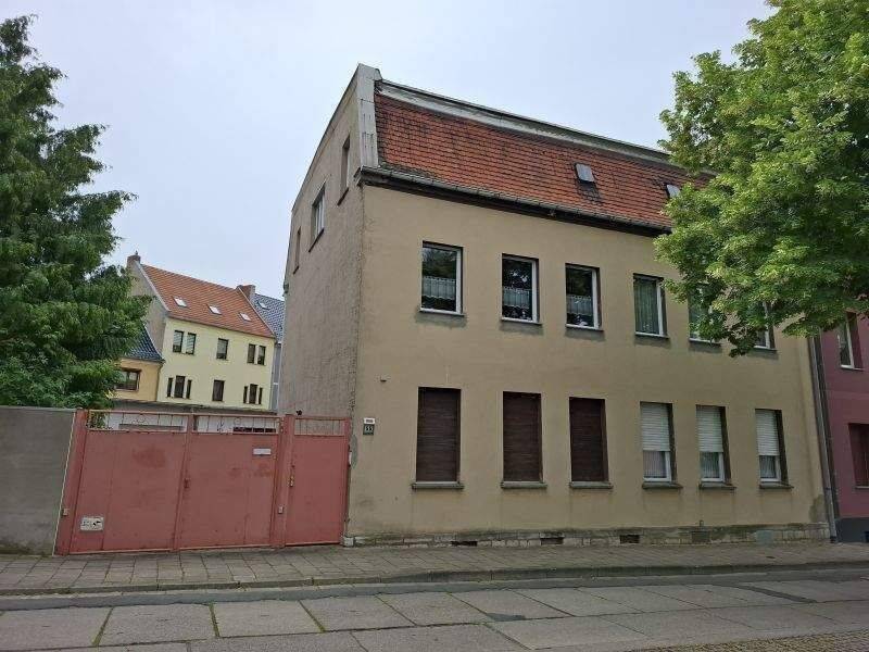 Reihen-Endhaus mit Teilkeller/Ausbaureserve, Doppelgarage/Werkstatt, Schuppen/Hof/Garten in Aschersleben ***inkl. EBK, Inventar Hobbyraum/Werkstatt***, 6449 Aschersleben