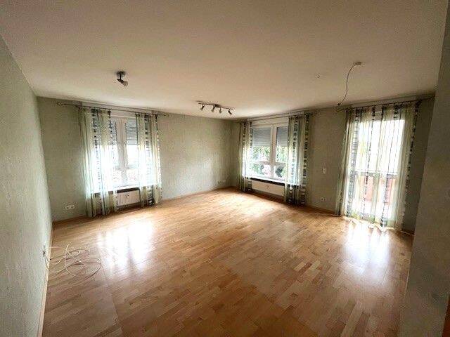 Hell! Großer Balkon! Gepflegte kleine Wohnanlage! 4 Zimmer-ETW in ruhiger Lage von Fürth, 90763 Fürth (Südstadt Weikershof)