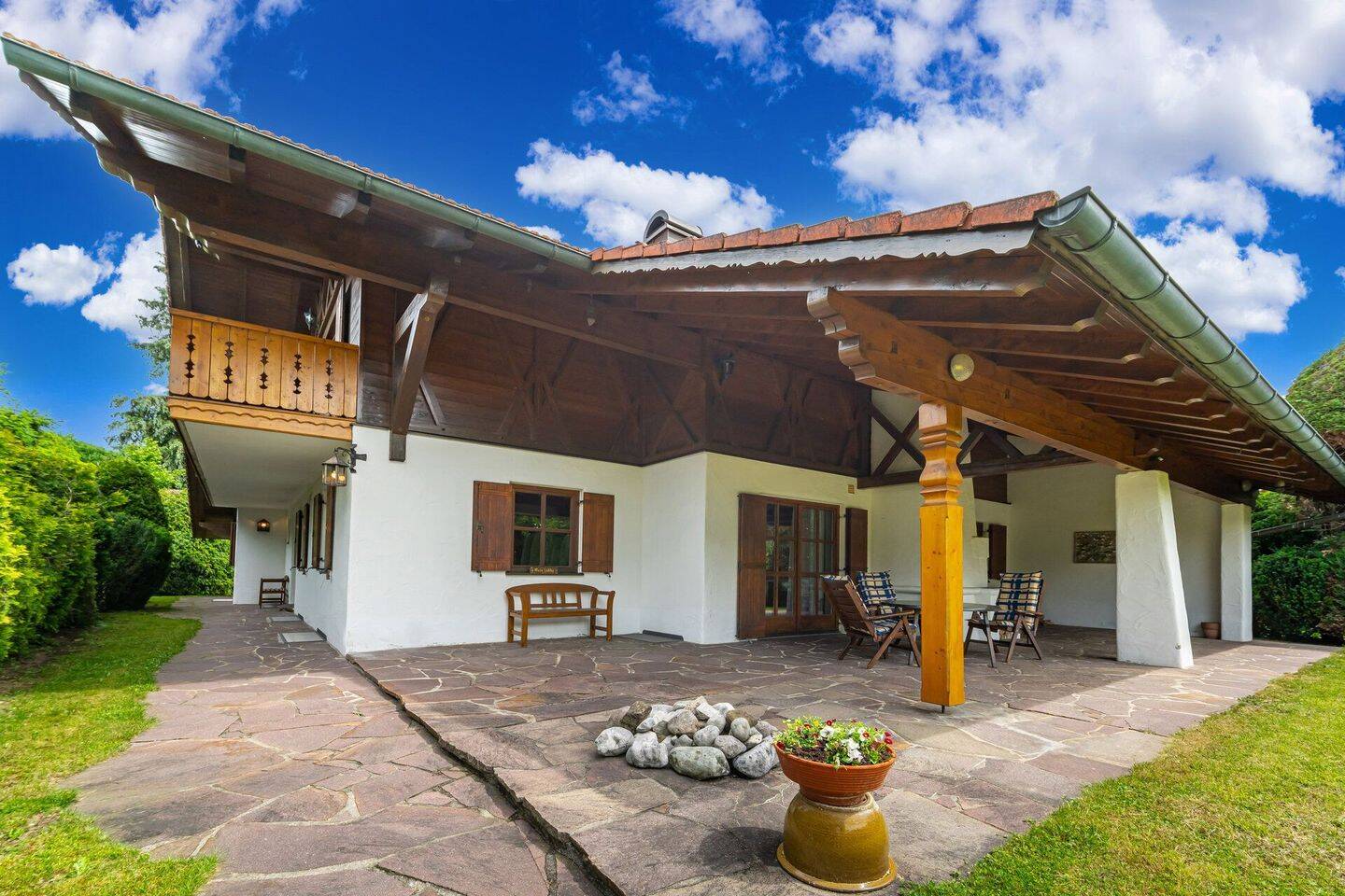 Landhausidylle im Grünen – freistehendes Einfamilienhaus mit viel Platz und Liebe zum Detail, 82064 Oberhaching