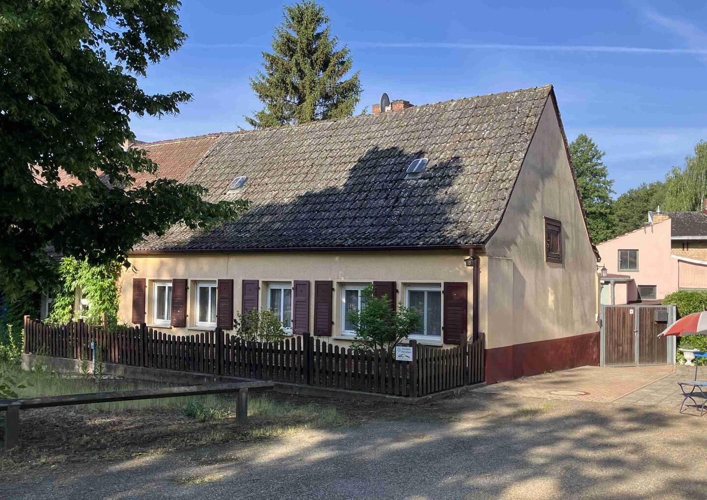 Caputh am Schloss! Grundstück mit 2 Wohngebäuden und Nebengelass, 14548 Schwielowsee