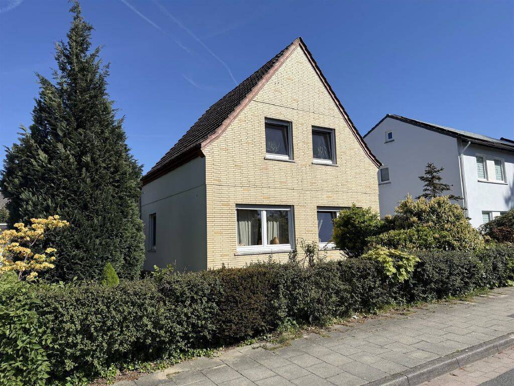 Vermietetes freistehendes Einfamilienhaus mit Garage und idyllischem Garten in gefragter Wohnlage, 28755 Bremen (Aumund-Hammersbeck Blumenthal Fähr-Lobbendorf Vegesack)