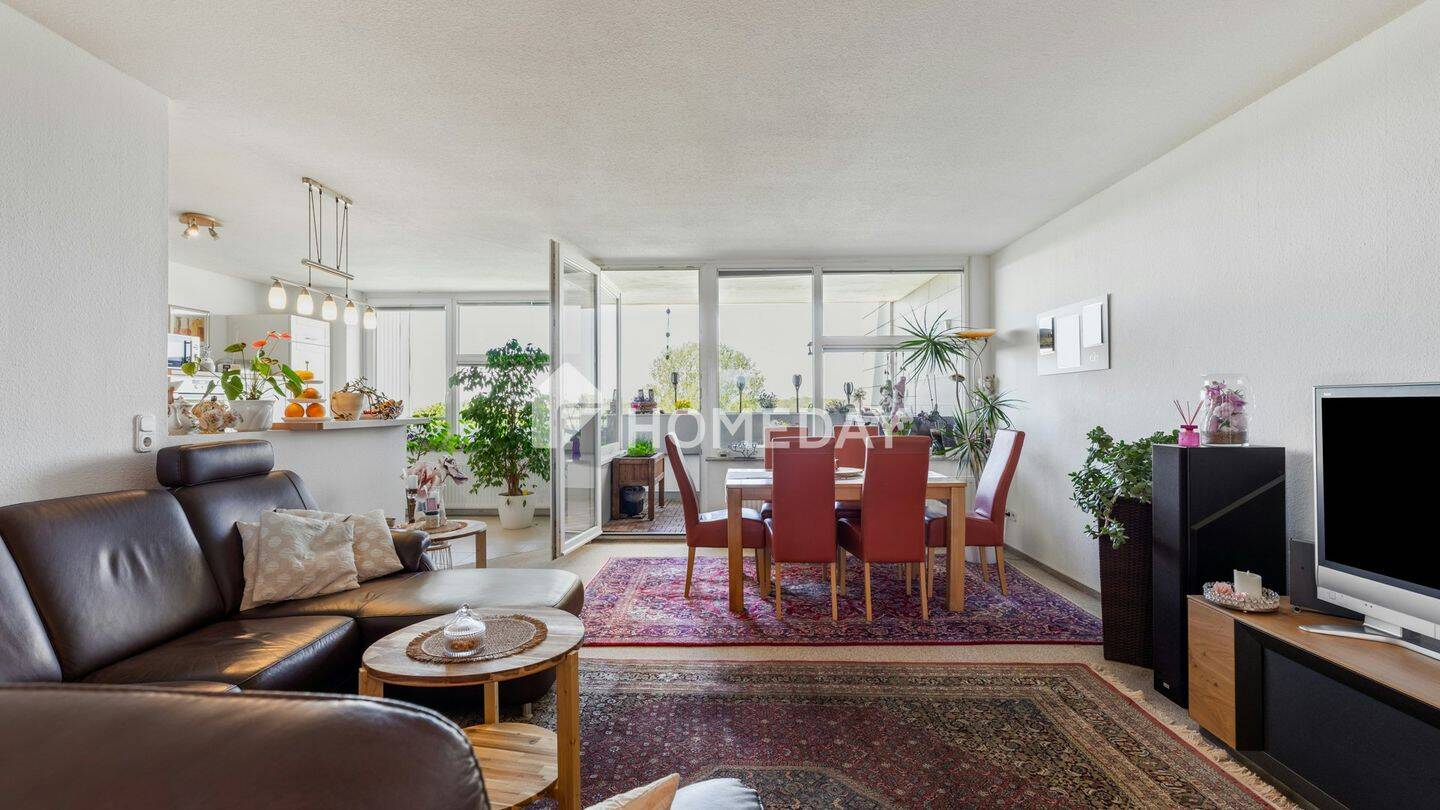 Lichtdurchflutete 3-Zimmer-Wohnung mit Loggia, Garage sowie Pool und Sauna im Haus, 31275 Lehrte