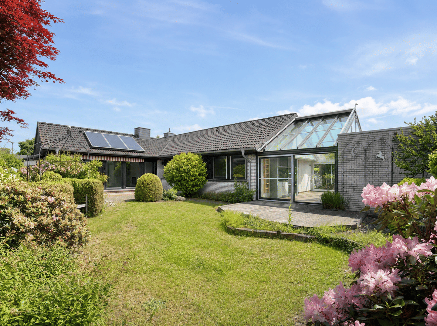 Komfortables Wohnen auf einer Ebene im stilvollen Winkelbungalow mit liebevoll gestaltetem Garten in ruhiger Lage, 31535 Neustadt am Rübenberge