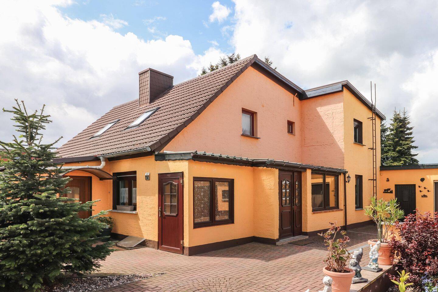 Hier wächst Familie – Großzügiges Haus mit Gartenidylle, Pool & Werkstatt, 39435 Wolmirsleben