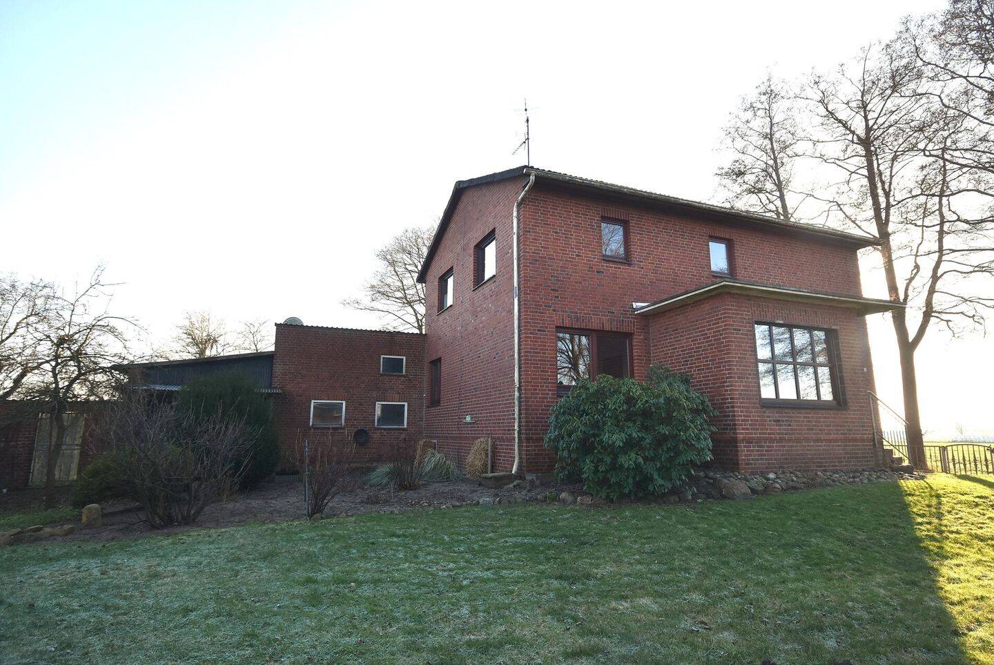 Leben auf dem Land – Resthof mit ehemaligem Stallteil und kleiner Grünlandfläche in Moordiek, 25597 Moordiek