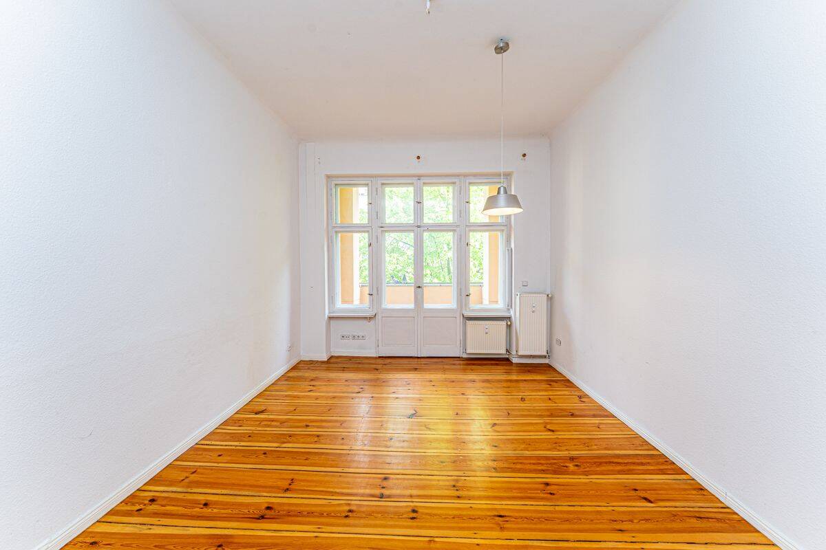 Bezugsfreie Altbauwohnung mit Balkon in beliebter Friedrichshainer Lage, 10245 Berlin (Friedrichshain-Kreuzberg Friedrichshain)