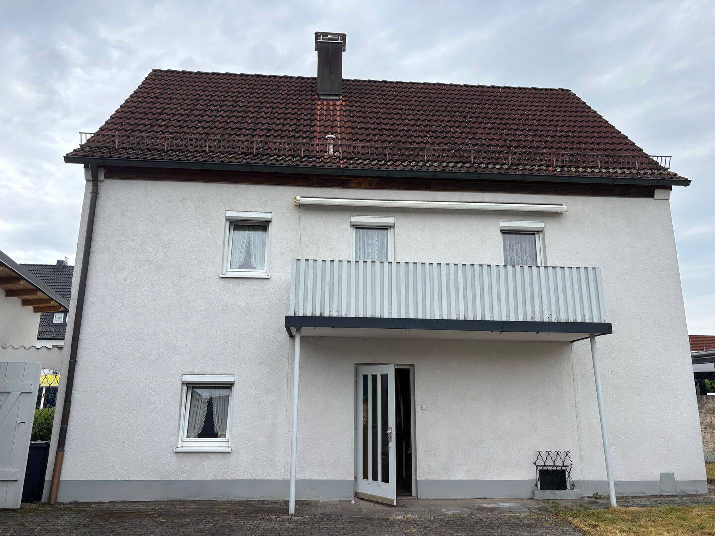 Interessantes Raumwunder Zweifamilienhaus mit großer Doppelgarage in zentraler Lage in Ochenbruck, 90592 Schwarzenbruck