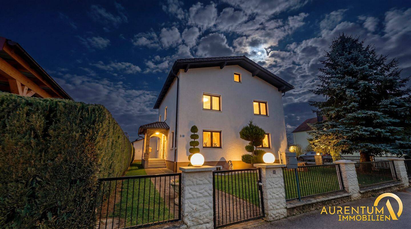 Großzügiges Einfamilienhaus mit Halle, Pool und Traumgrundstück in ruhiger Lage von Mintraching, 93098 Mintraching
