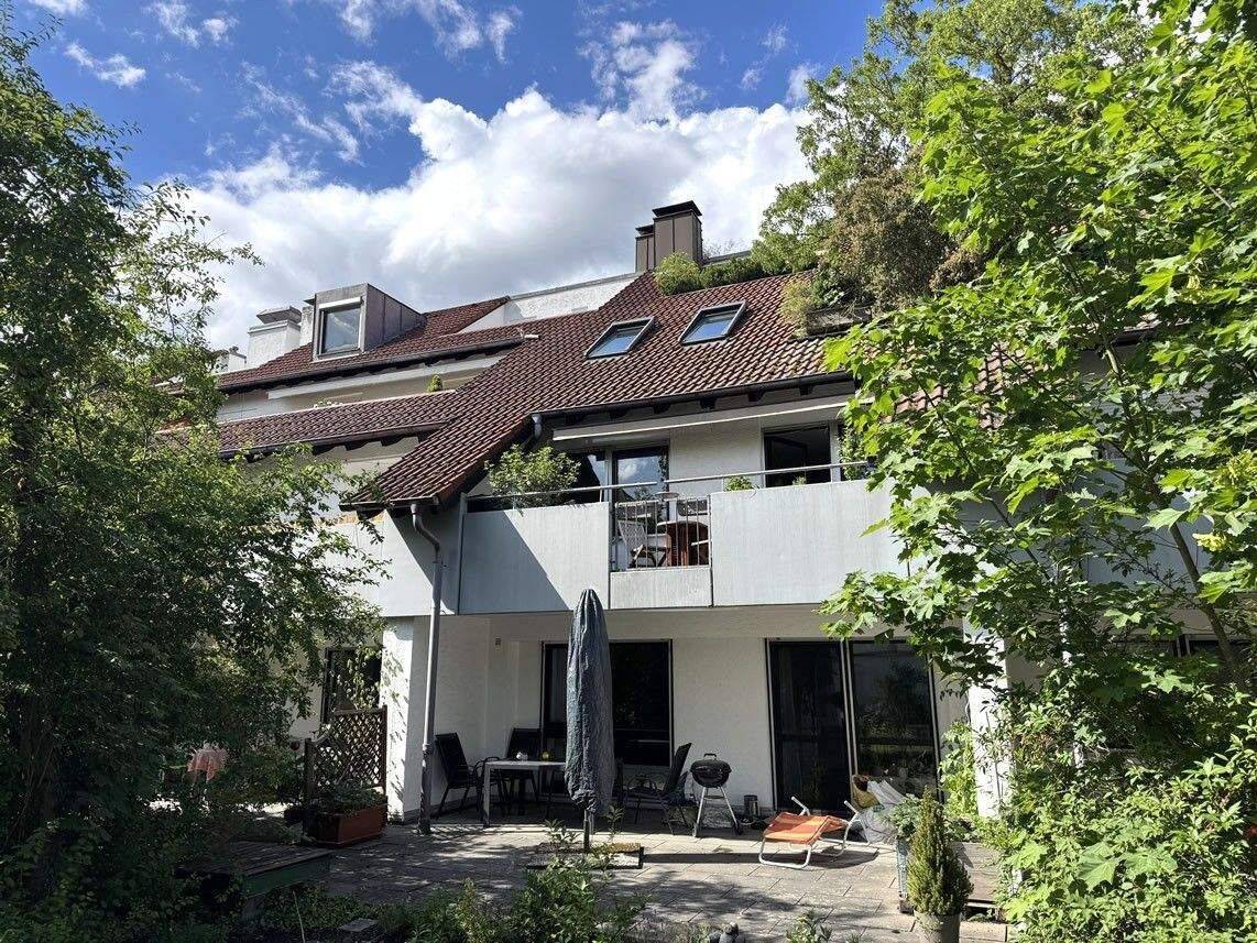 Großzügige 2-Zimmer-Wohnung mit Südbalkon und TG-Stellplatz, in beliebter, zentrumsnaher Wohnlage, Nähe Lorlebergplatz, 91054 Erlangen (Burgberg Erlangen-Nord Erlangen-Ost Innenstadt Sieglitzhof)