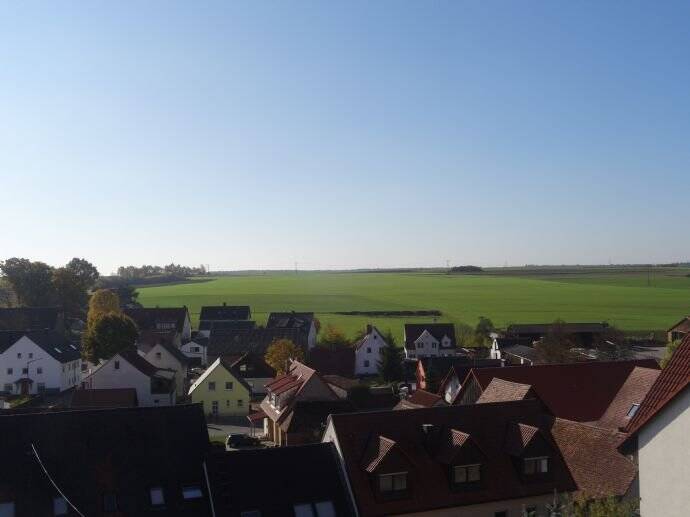 DG-Wohnung komplett renoviert mit herrlichem Ausblick in Zirndorf-Banderbach, 90513 Zirndorf