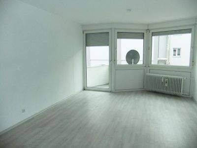Bitte Mail-Anfragen: Nettes Appartement mit Balkon, Uni- und Innenstadtnah, 93053 Regensburg (Galgenberg Kasernenviertel Kumpfmühl-Ziegetsdorf-Neuprüll Oberisling-Graß)