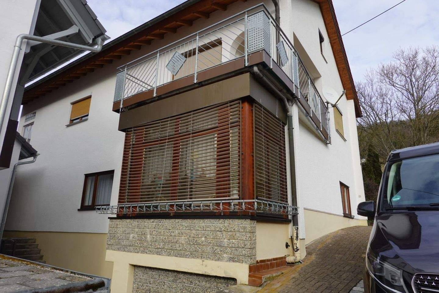 Zweifamilienwohnhaus mit riesigem Grundstück in Blumberg-Epfenhofen, 78176 Blumberg