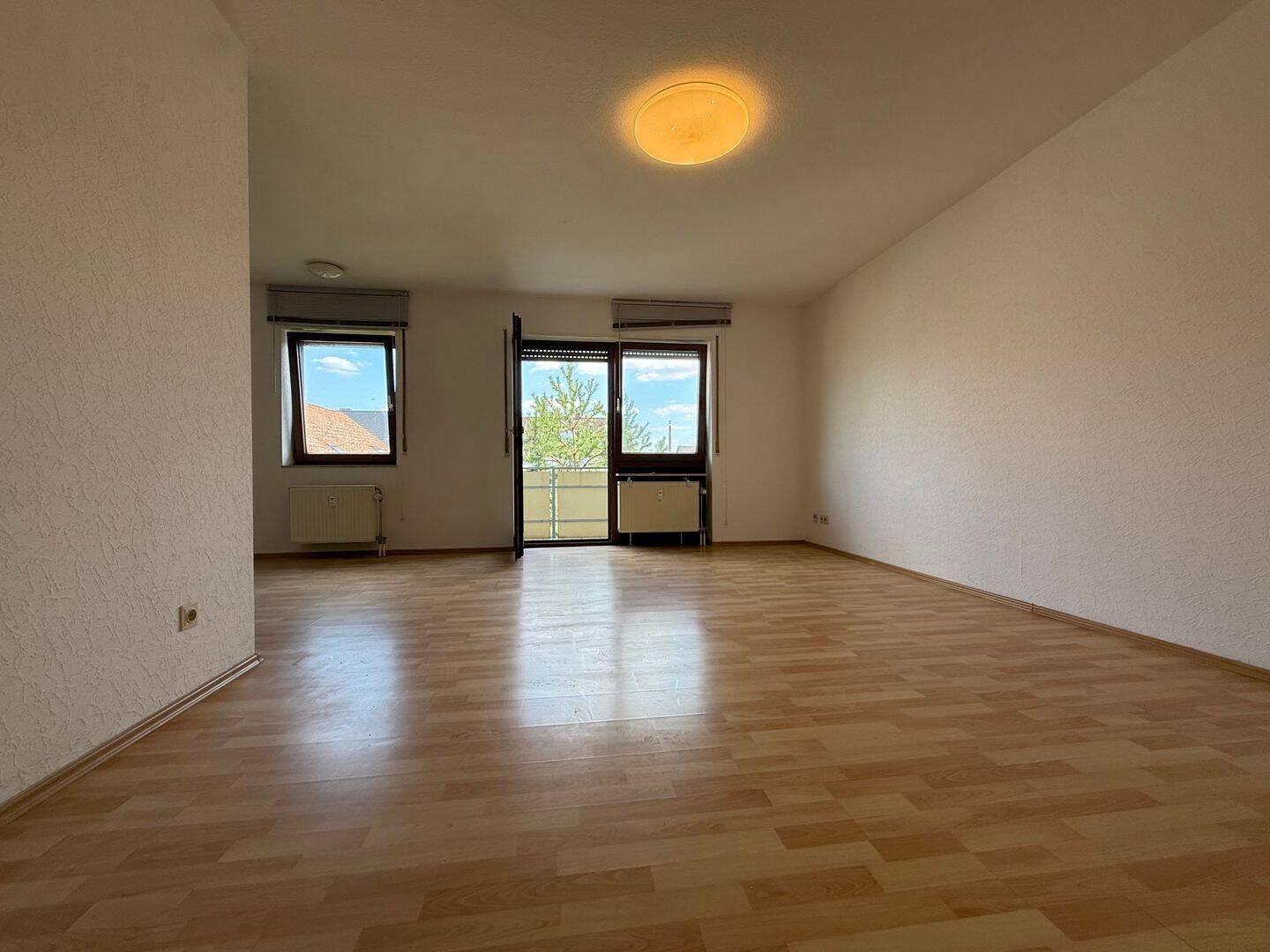 Helle 2-Zimmer-Wohnung mit Balkon und neuem Badezimmer, 68307 Mannheim (Blumenau Kirschgartshausen Sandhofen Schönau)