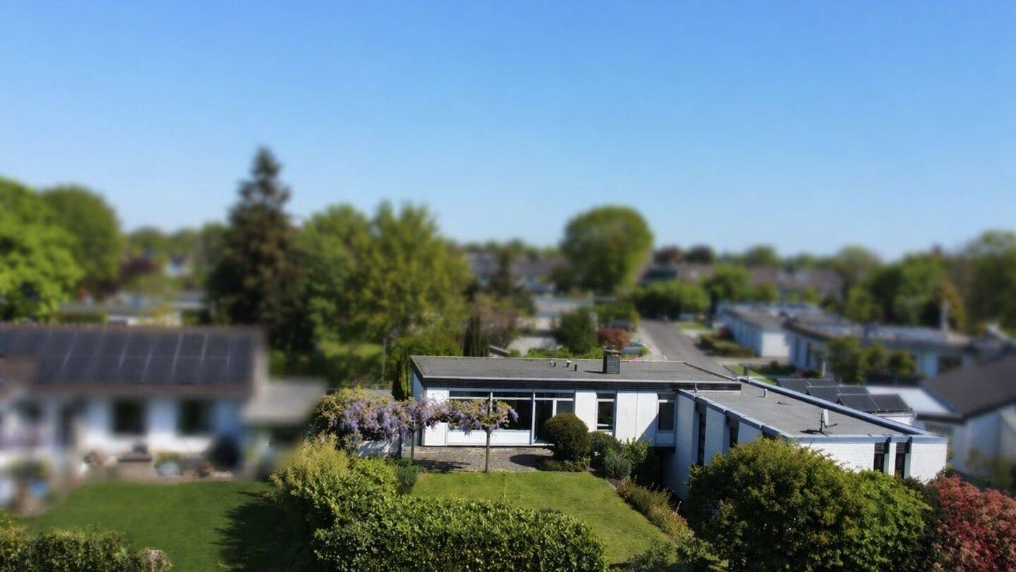 Ihr neues Zuhause zum Weiterleben & Weiterlieben! Bungalow mit Garten, Souterrain & bester Wohnlage, 41468 Neuss