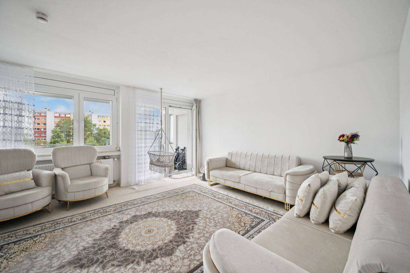 Wohnen zwischen Stadt und Natur: 2-Zimmer-Wohnung mit großem West-Balkon in Neuperlach, 81735 München (Berg am Laim Ramersdorf-Perlach Trudering-Riem)