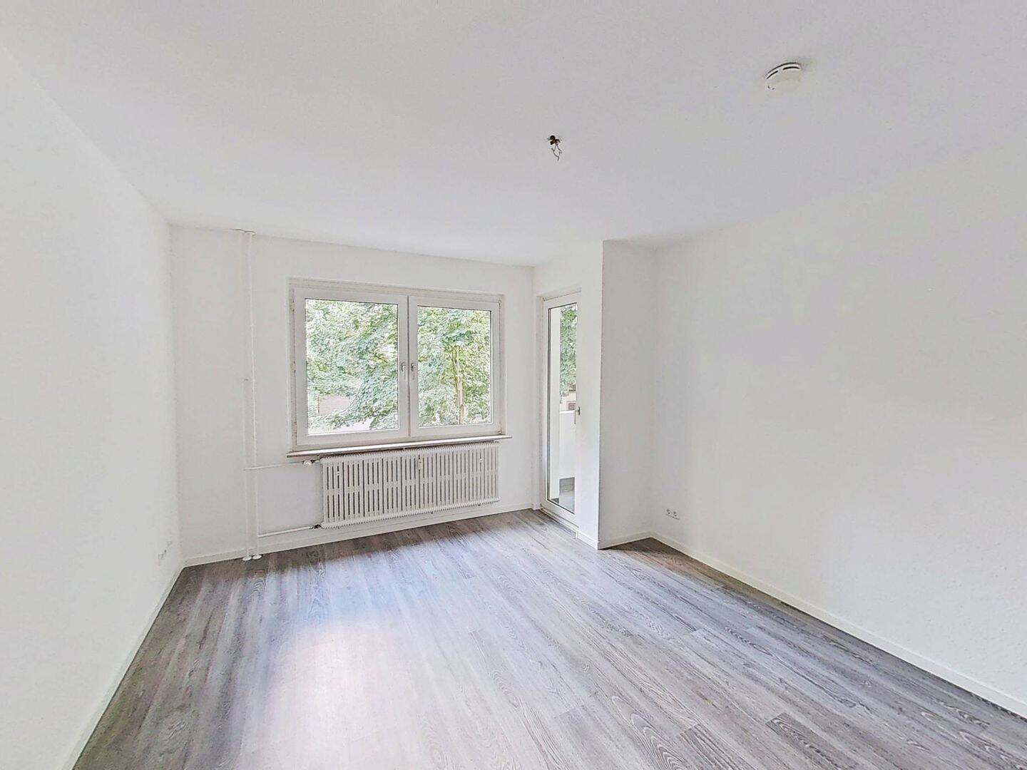 Geräumige 2-Zimmer-Wohnung mit BALKON in Duisburg-Meiderich, 47137 Duisburg (Mittelmeiderich Obermeiderich Untermeiderich)
