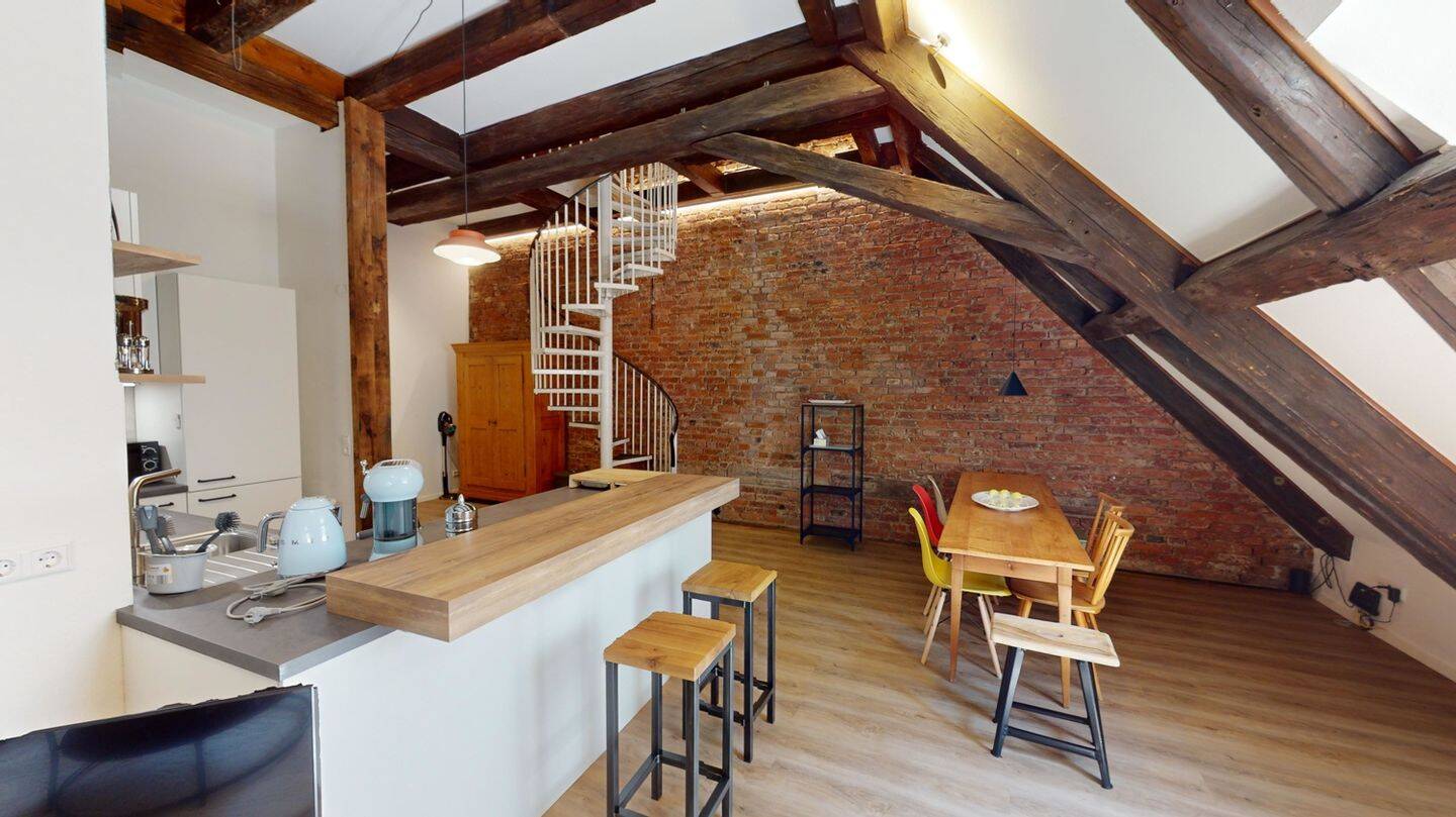 Möblierte traumhafte Maisonette-Altbauwohnung in FR-Altstadt/City: Warmmiete 1985,- €, 79098 Freiburg im Breisgau (Altstadt Neuburg Oberau)
