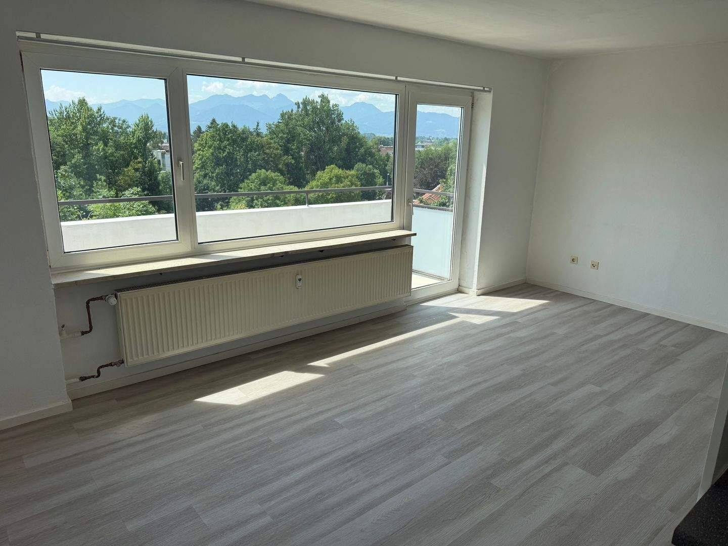 I. I. TEAM: Helle, freundliche 1-Zimmer-Wohnung, incl. kleiner Küche und Balkon in der Isarstraße!, 83026 Rosenheim (Aising Happing Pang Süd)