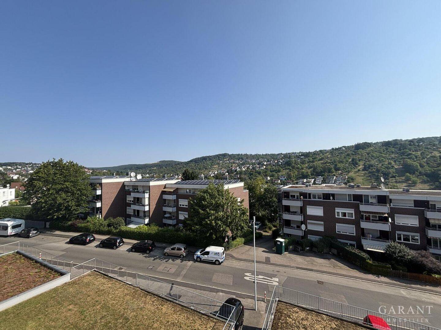 Ruhiges Wohnen mit sonnigem Balkon und zusätzlichen Zimmer unterm Dach!, 73732 Esslingen am Neckar