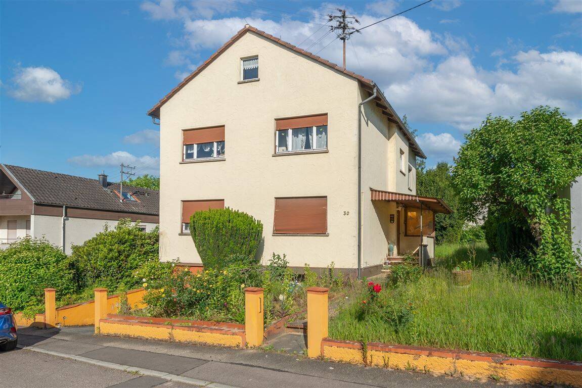 Ein-/Zweifamilienwohnhaus auf ca. 682 Qm großem Grundstück in 74211 Leingarten zu verkaufen, 74211 Leingarten