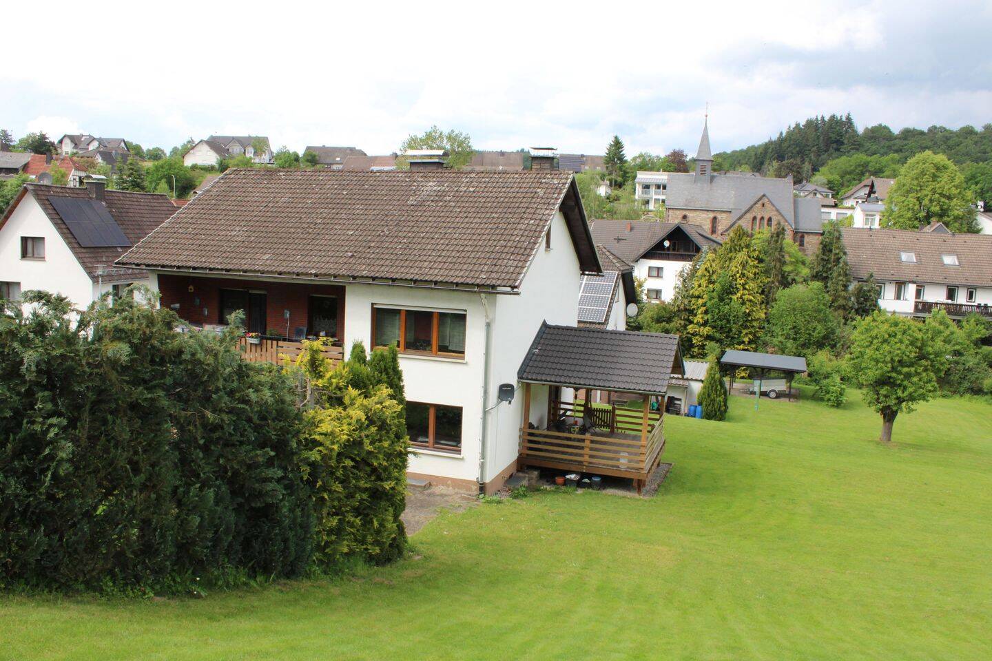Exklusives Zweifamilienhaus mit großem Garten in Medebach / Dreislar, 59964 Medebach