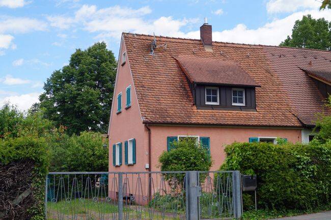 Roßtal: Saniertes Einfamilienhaus mit Garage und Charme in S-Bahn Lauflage, 90574 Roßtal
