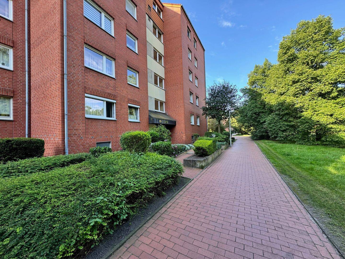 Vermietete 2-Zimmer Wohnung mit Aufzug und Balkon, 30627 Hannover