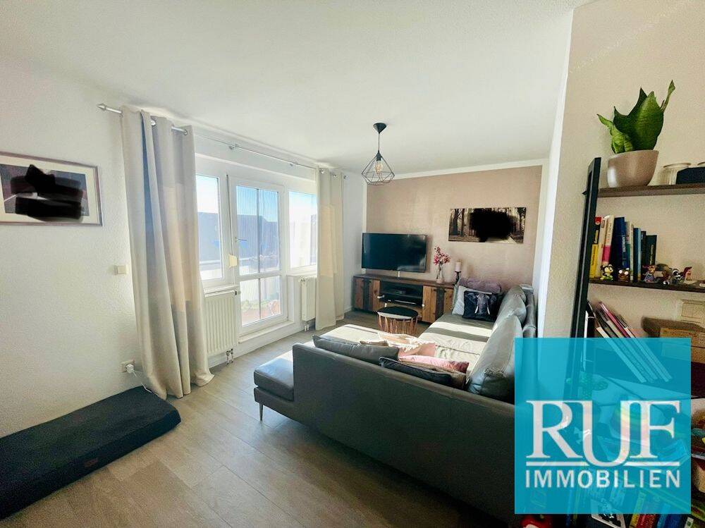 Gemütliche DG Wohnung in einer ruhigen Lage von Niefern, inkl. 2 Stellplätze und Tiefgarage, 75223 Niefern-Öschelbronn