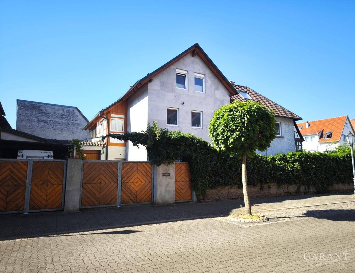 Mehrfamilienhaus mit drei Wohneinheiten und umfangreichen Nutzflächen, 76887 Bad Bergzabern