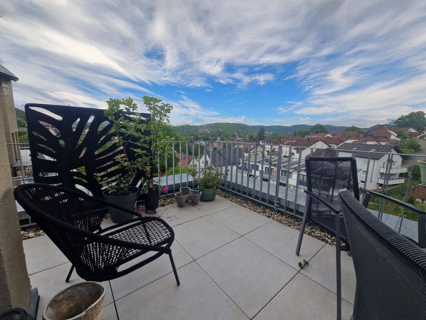 Barrierefreie 3,5 Zimmer-Maisonette-Wohnung mit Balkon, Dachterrasse und TG in Top-Lage!, 71554 Weissach im Tal
