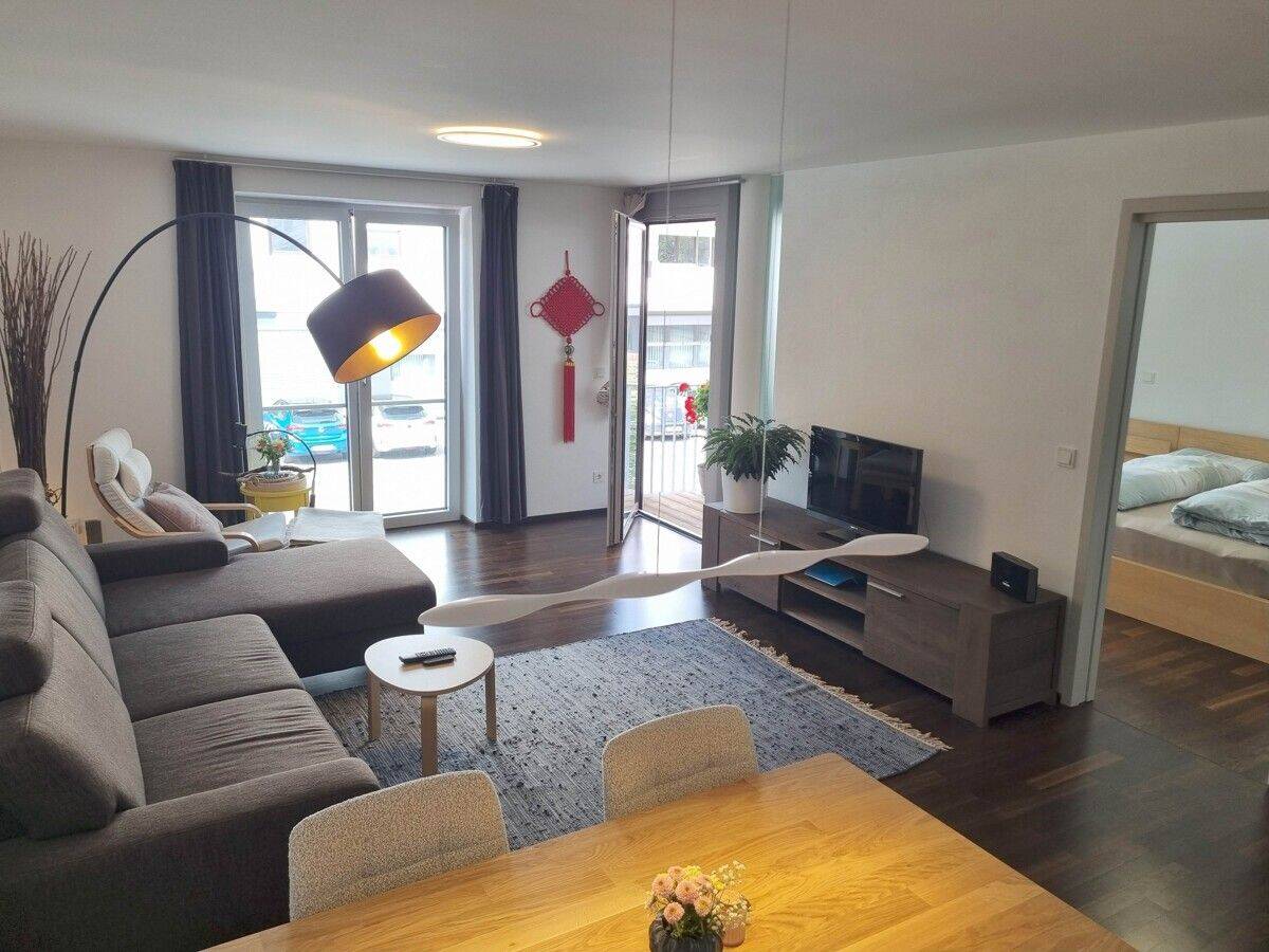 Möblierte 2-Zimmer-Wohnung mit Balkon in Rosenheim, 83022 Rosenheim (Happing Innenstadt Ost Süd West)