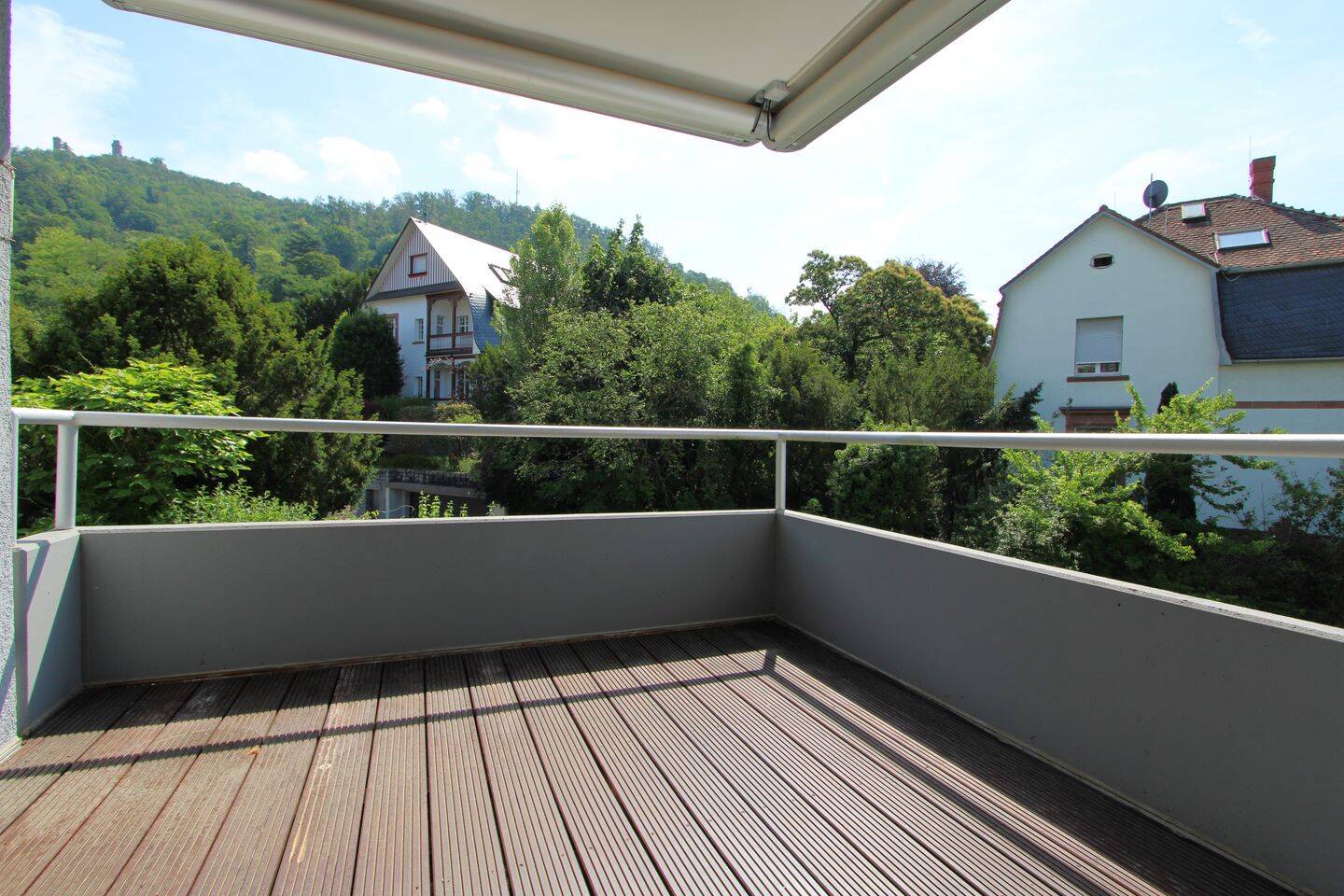 Wohnen in bester Hanglage – Eigentumswohnung mit traumhaftem Schlossblick in Bensheim-Auerbach, 64625 Bensheim