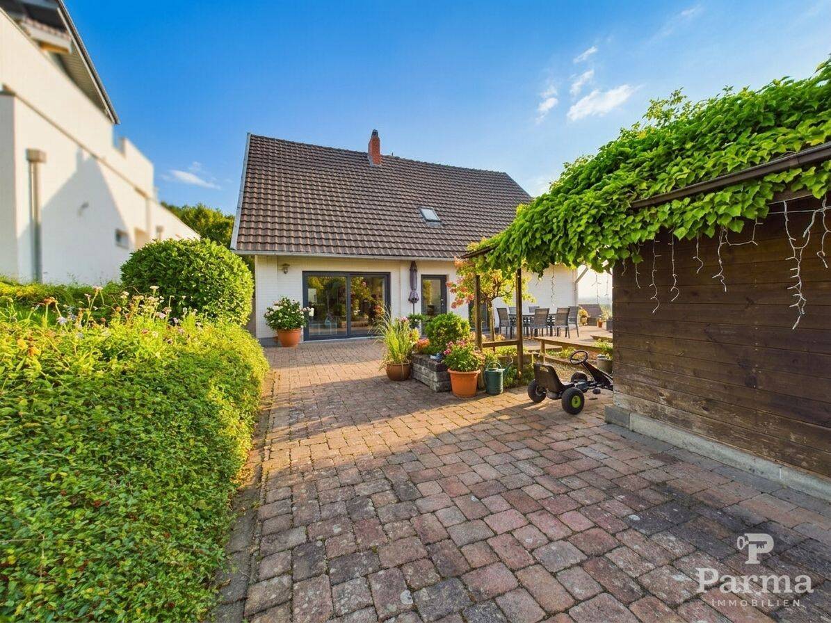 Freistehendes Zweifamilienhaus mit Waldgrundstück und Panoramablick in Hürtgenwald-Gey, 52393 Hürtgenwald