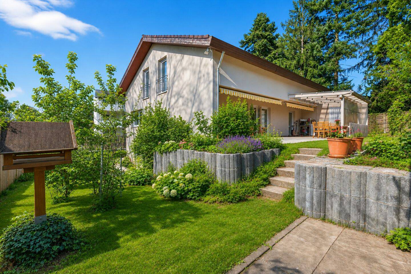 Wohnen im Idyll: Kernsaniertes Haus mit drei Einheiten, 75175 Pforzheim
