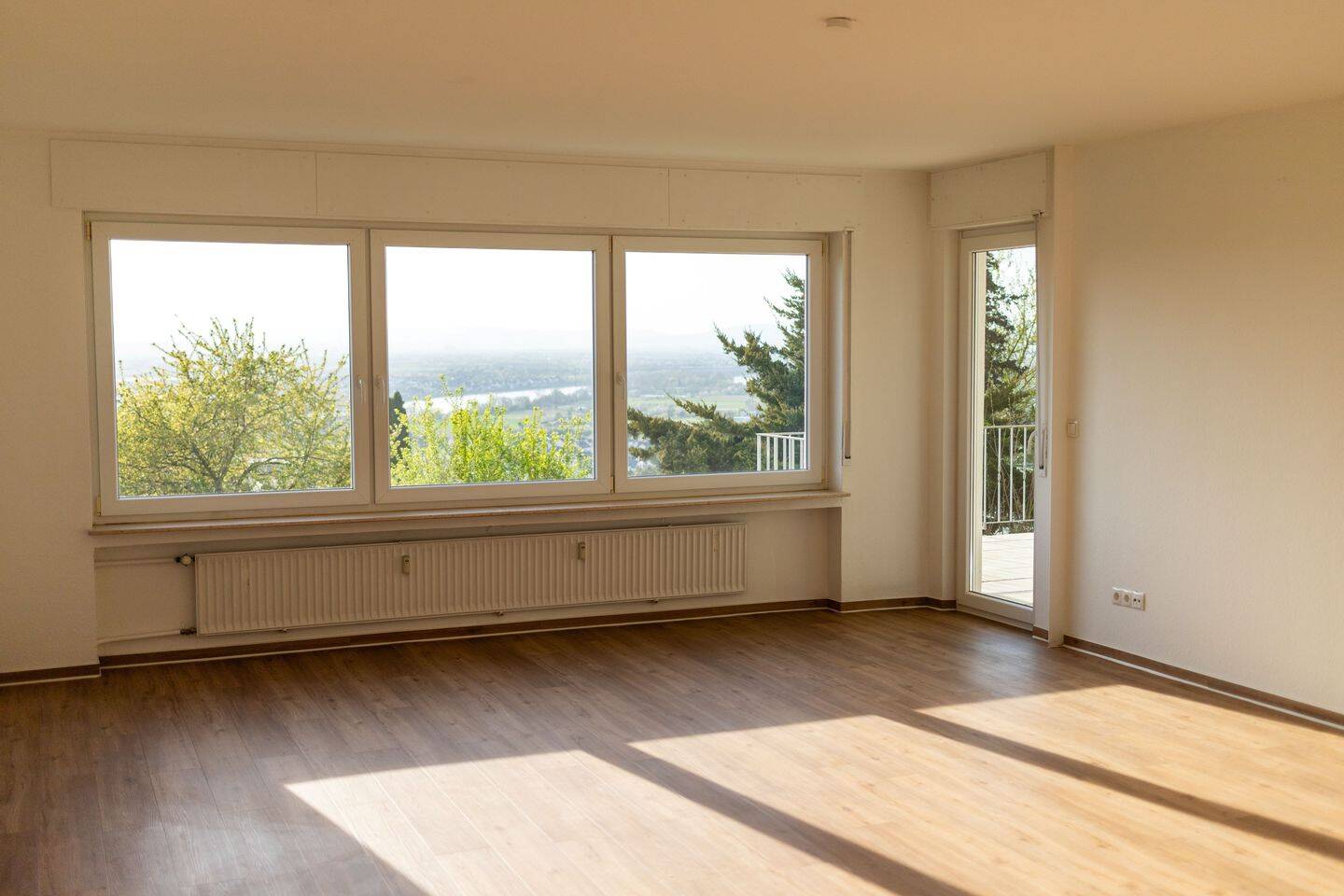 Attraktive 3-Zimmer-Wohnung mit Balkon in der Vallendarer “Gartenstadt“ das Rheintal zu Füßen, 56179 Vallendar