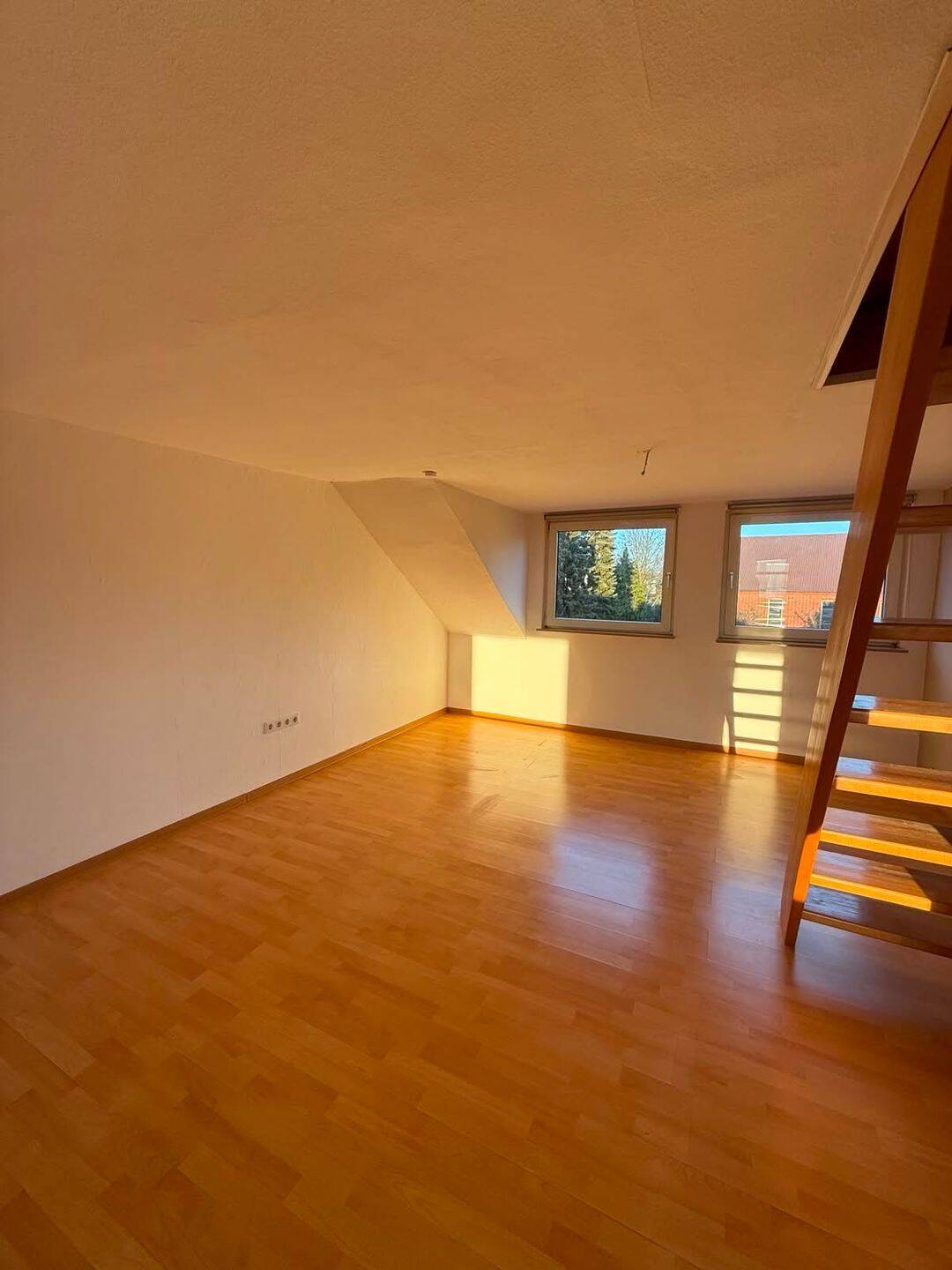 Gepflegte Dachgeschosswohnung im 3-Familienhaus in zentraler Lage, 59067 Hamm
