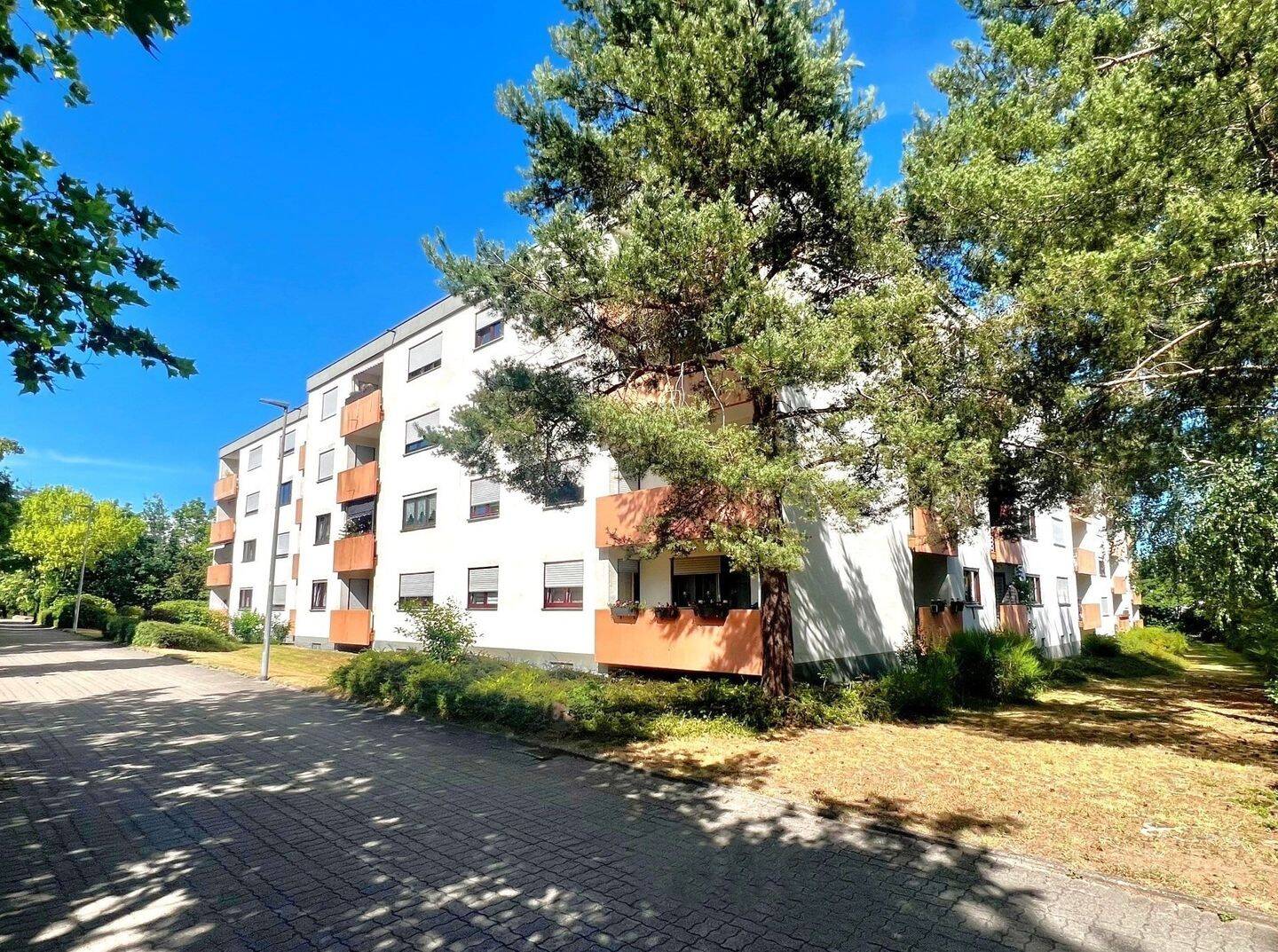 KL – Uni-Wohngebiet – Vermietete Eigentumswohnung mit 4 Zimmern, Küche, Bad, Balkon und TG-Stellpl., 67663 Kaiserslautern (Innenstadt)