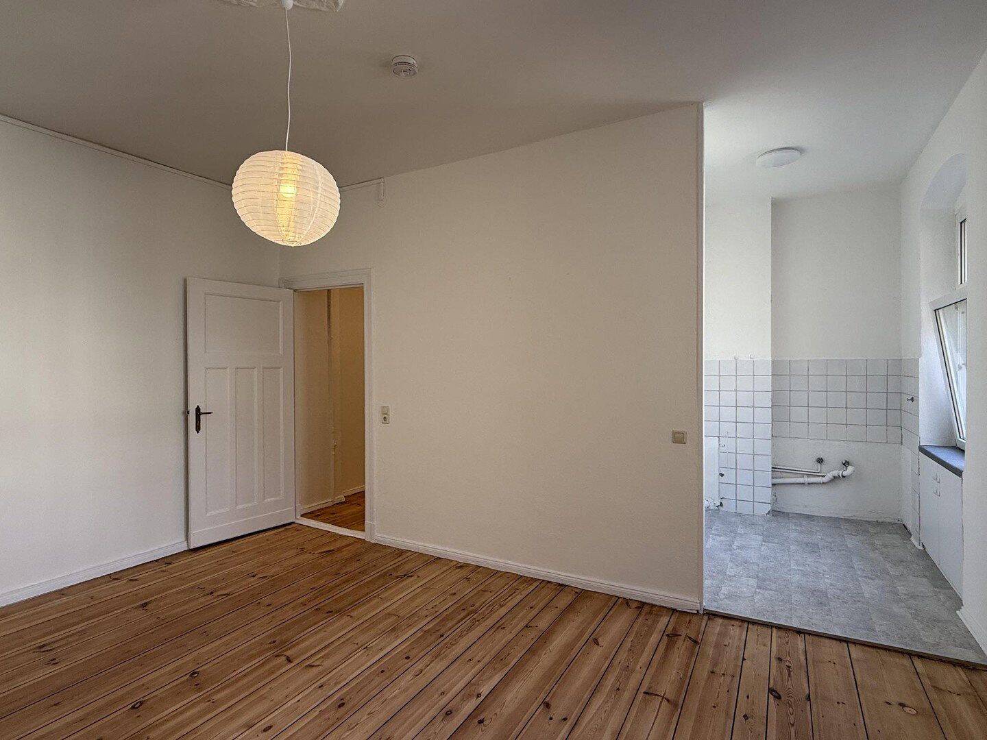 Helle bezugsfreie 1-Zimmer Altbauwohnung in der Nähe vom Schlosse Charlottenburg (provisionsfrei), 10589 Berlin (Charlottenburg-Wilmersdorf Charlottenburg Kolonie Gerickes Hof)