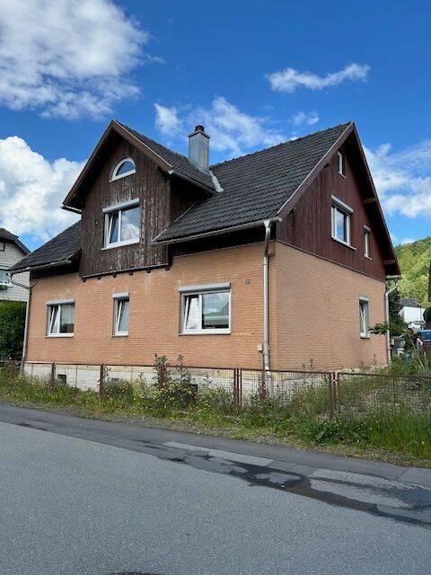 Freistehendes Einfamilienhaus in bevorzugter Wohnlage im Sonneberger Stadtteil Bettelhecken, 96515 Sonneberg